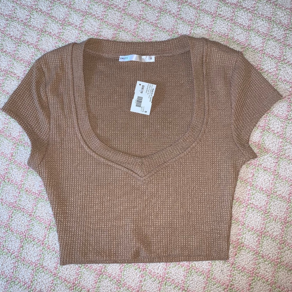 Salty Short Sleeve V Neck Waffle Crop Top Size S